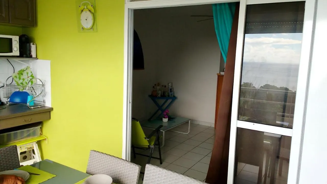 Vue Mer Sainte-Anne: Appartement avec Piscine et Balcon