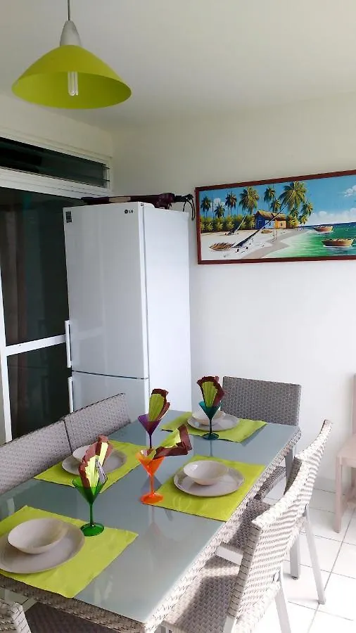 Vue Mer Sainte-Anne: Appartement avec Piscine et Balcon Apartment