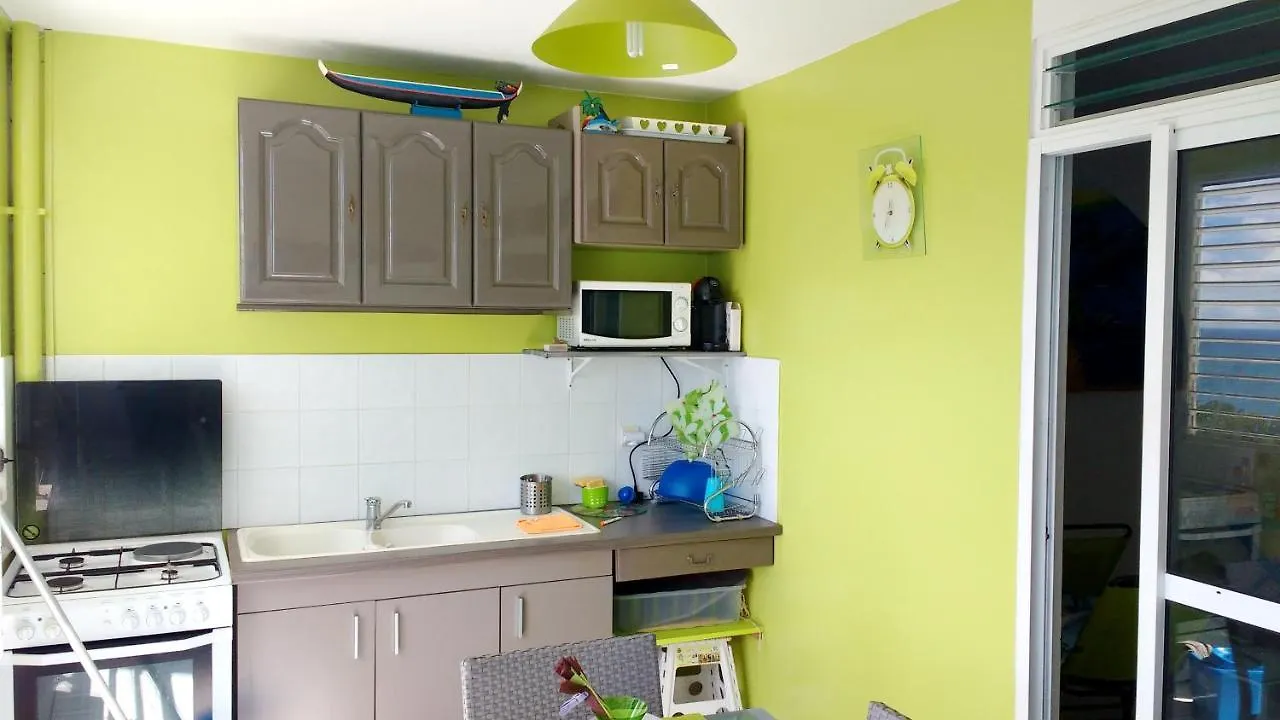 Vue Mer Sainte-Anne: Appartement avec Piscine et Balcon Sainte-Anne