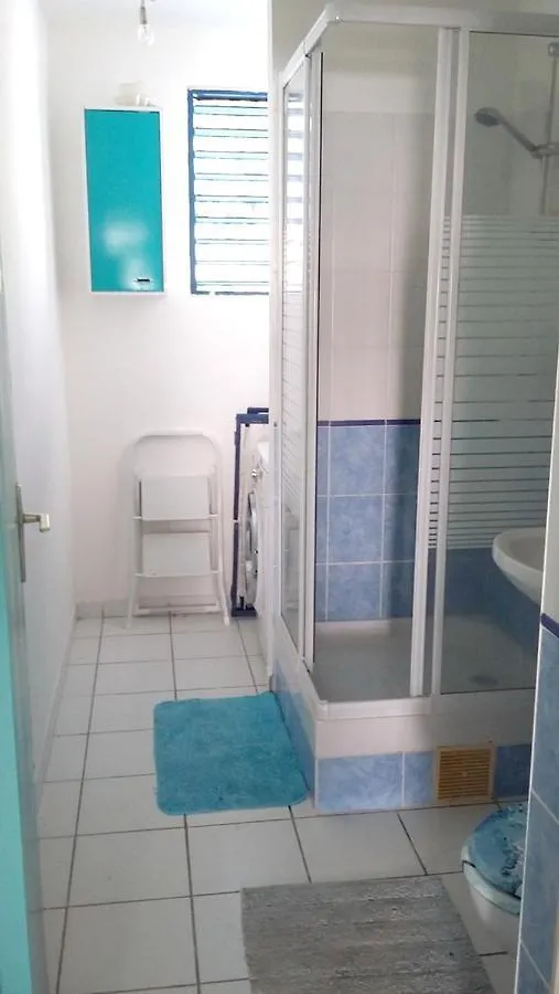 Apartment Vue Mer Sainte-Anne: Appartement avec Piscine et Balcon