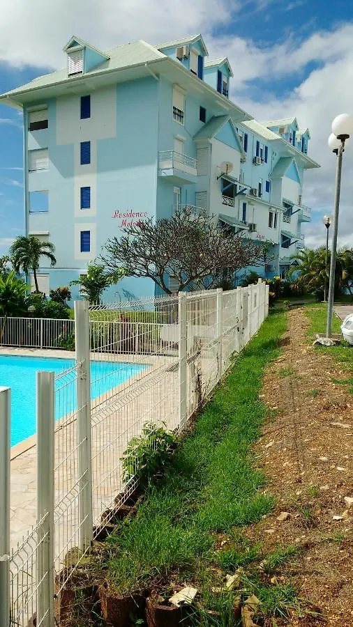 Vue Mer Sainte-Anne: Appartement avec Piscine et Balcon Sainte-Anne